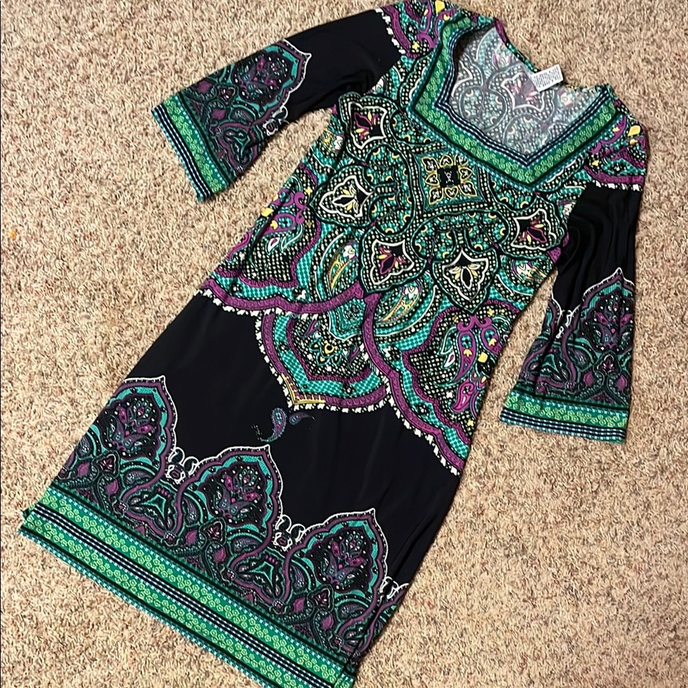 Elegant Black and Green Patterned Dress